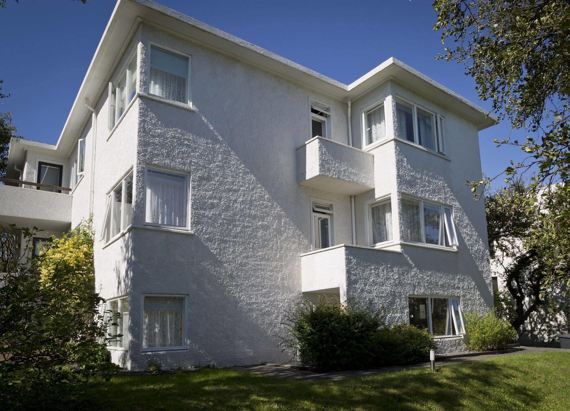 Castle House & Embassy Luxury 3*