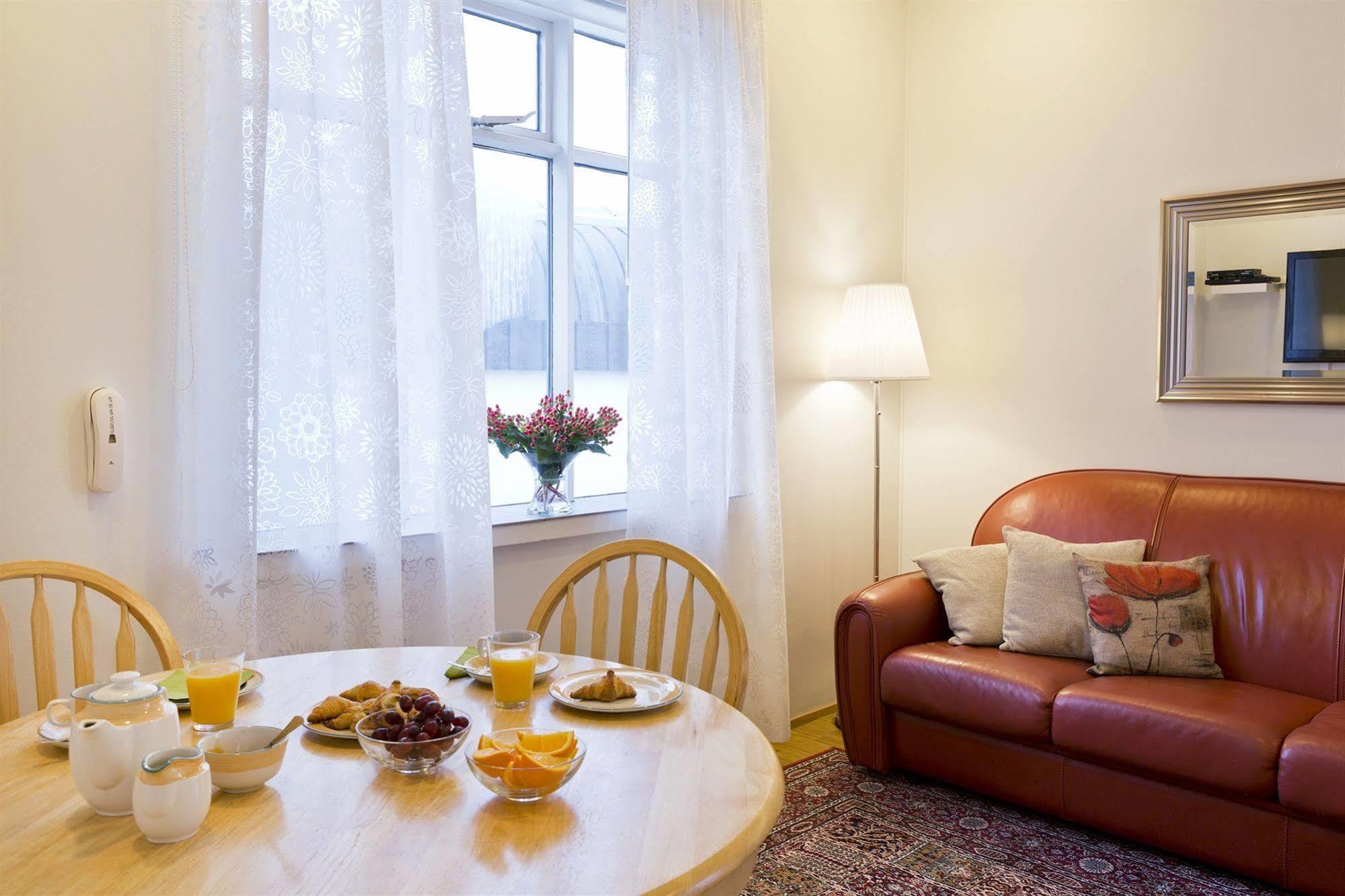Castle House & Embassy Luxury Hotel 3*