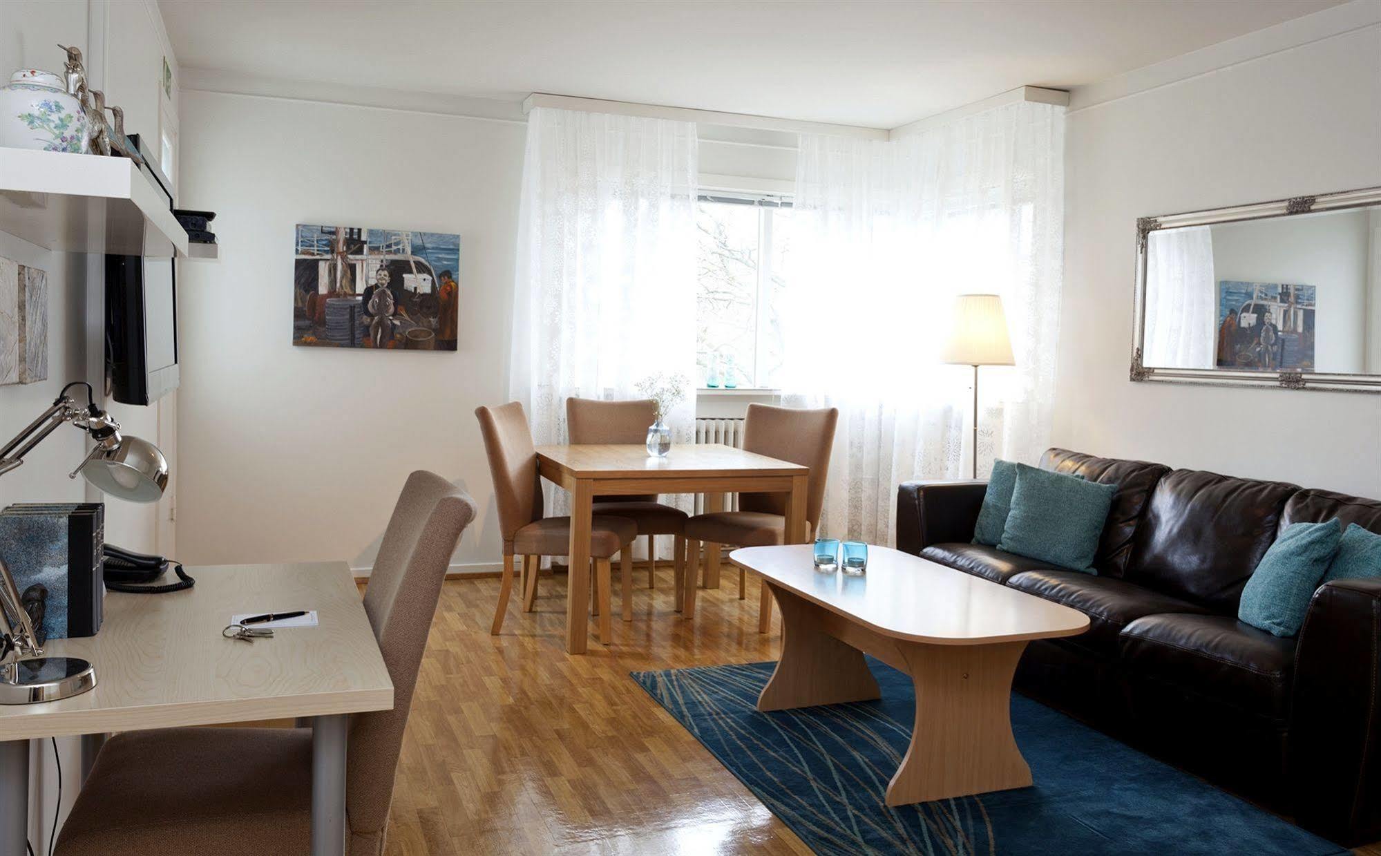 Castle House & Embassy Luxury Hotel 3*