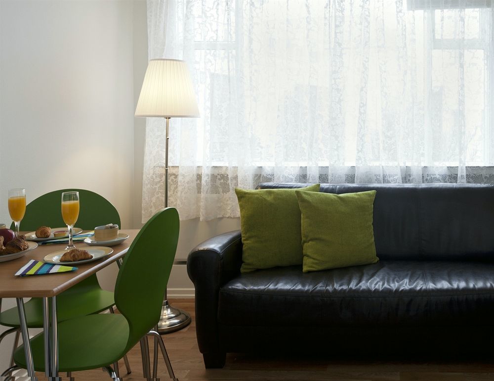 Castle House & Embassy Luxury Hotel 3*